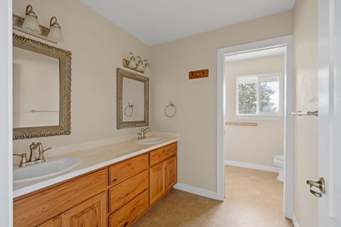 Tiny photo for 547 SW Bear Drive, Madras, OR 97741 (MLS # 220210971)