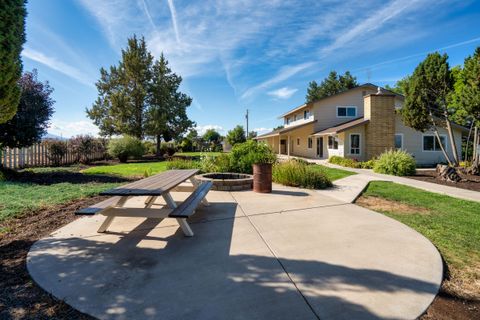 Tiny photo for 547 SW Bear Drive, Madras, OR 97741 (MLS # 220210971)