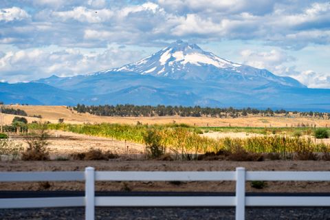 Tiny photo for 547 SW Bear Drive, Madras, OR 97741 (MLS # 220210971)