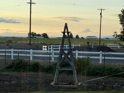 Tiny photo for 547 SW Bear Drive, Madras, OR 97741 (MLS # 220210971)