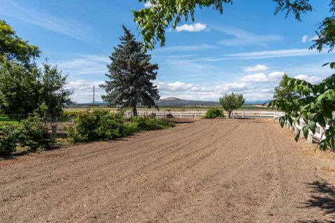 Tiny photo for 547 SW Bear Drive, Madras, OR 97741 (MLS # 220210971)