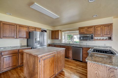 Tiny photo for 547 SW Bear Drive, Madras, OR 97741 (MLS # 220210971)