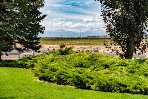 Tiny photo for 547 SW Bear Drive, Madras, OR 97741 (MLS # 220210971)