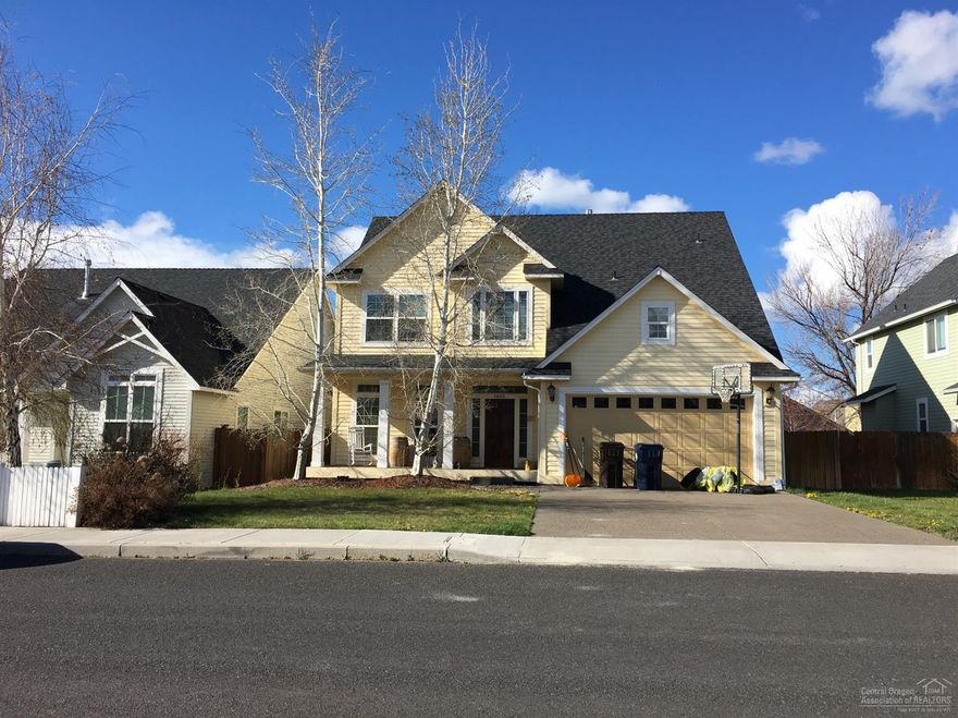 With some elbow grease and a little handy work this home will shine. Location in NW Redmond is close to Redmond High School. Need appointment to see !!