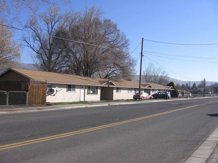 Hard To Find Three Bedroom Two Bath Triplex! Off-street Parking With Carports. Fenced Back Yards. Close To Schools And Shopping. Priced Well Below The Current County Rmv!This Is A Fannie Mae Home Path Property. Seller Has Requested That All Offers Be Made Directly Thru The Homepath.Com Website. Only Realtors Are Eligible To Submit Offers. All Information Contained In The Mls Data Sheet Was Gathered From Public Sources. The Buyer Will Be Solely Responsible For Determining The Accuracy Before Relying Upon This Information.