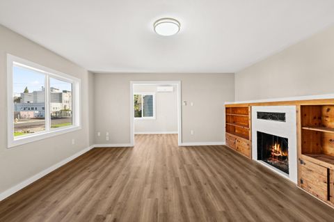 Tiny photo for 933 Dakota Avenue, Medford, OR 97501 (MLS # 220212260)