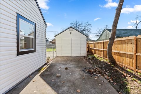 Tiny photo for 933 Dakota Avenue, Medford, OR 97501 (MLS # 220212260)