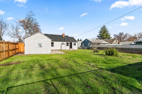 Tiny photo for 933 Dakota Avenue, Medford, OR 97501 (MLS # 220212260)
