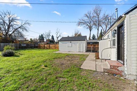 Tiny photo for 933 Dakota Avenue, Medford, OR 97501 (MLS # 220212260)