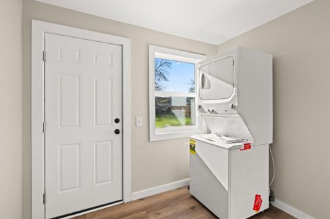 Tiny photo for 933 Dakota Avenue, Medford, OR 97501 (MLS # 220212260)