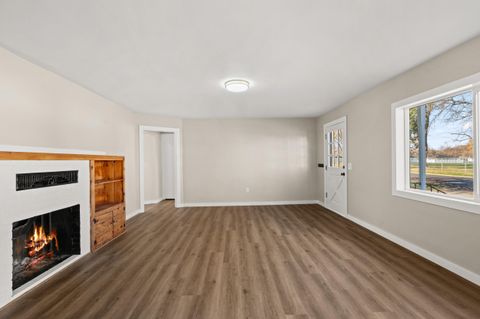 Tiny photo for 933 Dakota Avenue, Medford, OR 97501 (MLS # 220212260)