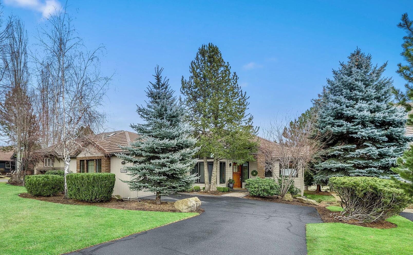 61981 Fall Creek Loop