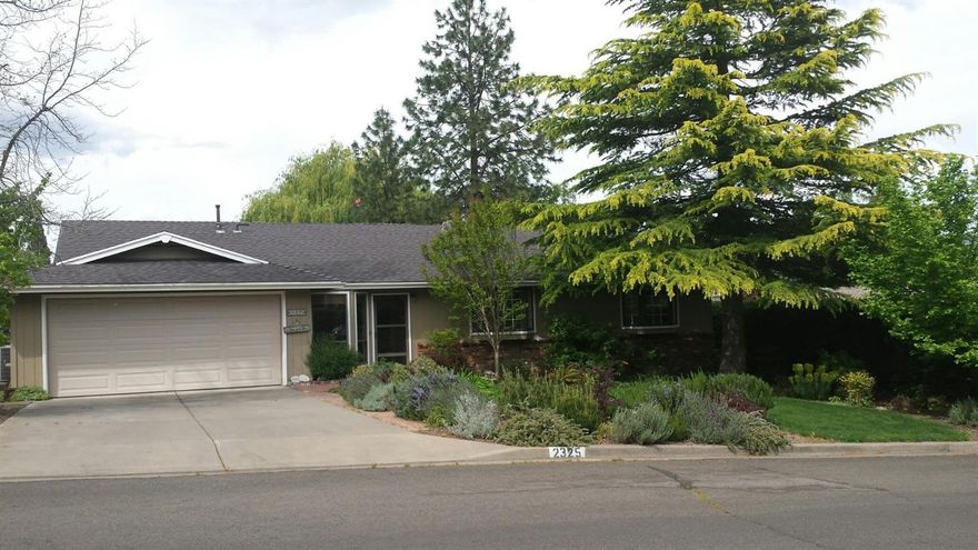 Magnificent home on the park like greenway of Mountain Ranch Subdivision in Greenmeadows neighborhood. One level, light and bright open floor plan with solarium at entry. Huge kitchen with granite counter tops, wood floors, plenty of room for breakfast table and wall to wall windows to capture the morning sunrise and access to huge deck overlooking greenway to the mountains in the distance. Large master suite with access to deck and views with walk in closet, travertine floor and shower with dual shower heads. The 2nd and 3rd bedrooms both have tile bay windows, great space and views. Hall bath also features travertine floors and surround for the deep soaking tub. Enjoy the spacious livingroom with fireplace and views to mountains. Bay window in dining room. This home offers close access to hiking trails, schools and shopping. Quiet, peaceful area with cul-de-sac privacy. Organic planting boxes and greenhouse netting areas for gardening. Well maintained and shows beautifully.!