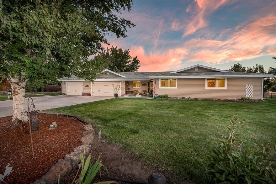 Rare find in Green Acres with 1.37 Acres. This home has been completely remodeled top to bottom. Gorgeous Hickory kitchen cabinets with granite counter-tops. Beautiful master bedroom with walk in closet and his and her sinks. Custom tile and custom bamboo wood floors through-out. New heat pump and A/C system. Extremely efficient. New bladder and well pump. New heated driveway front (3 feet) and concrete work. Barn and horse barn for the 4-H animals and extra storage for the toys. Mini garage and wood shed. Vinyl fencing. Established landscaping with additional trees. Boasts a 3 car garage Fireplace w/blower system; Irrigation using-K Line irrigation system; 10 x 12 Mini garage; 8 x 16 Wood Shed, 12 x 24 portable barn. Don't miss this opportunity to purchase a private and beautiful home close to Klamath with acreage.