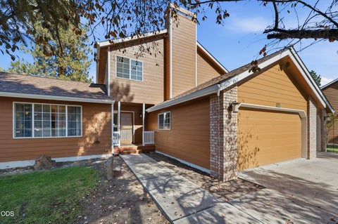 Photo of 61325 Victory Loop, Bend, OR 97702 (MLS # 220229826)