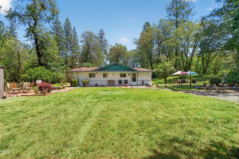 Photo of 4041 Woodland Park Road, Grants Pass, OR 97527 (MLS # 220224051)