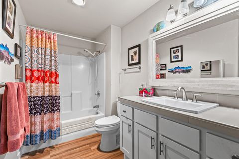 Tiny photo for 439 Midway Road, Medford, OR 97501 (MLS # 220212612)