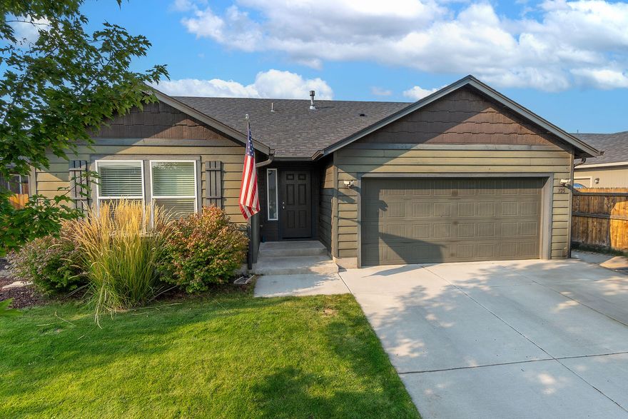 Welcome home to this spacious home in NE Redmonds desirable Diamond Bar Ranch neighborhood. Walk in to
an open floor plan that boasts vaulted ceilings in the living, kitchen, dining and primary suite. Two
additional bedrooms offer flexibility for family, guests or office space.

Enjoy entertaining in the backyard beneath the covered patio, providing a peaceful retreat for you and
your guests.

Don't let this one get away!