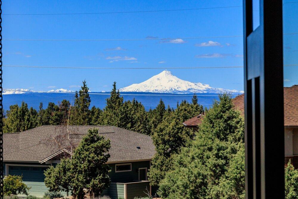 1203 Highland View Loop
