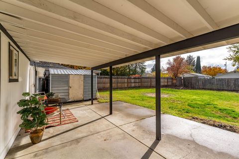 Tiny photo for 2080 College Way, Medford, OR 97504 (MLS # 220211913)