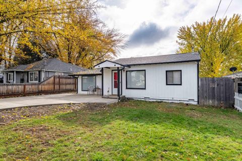 Tiny photo for 2080 College Way, Medford, OR 97504 (MLS # 220211913)