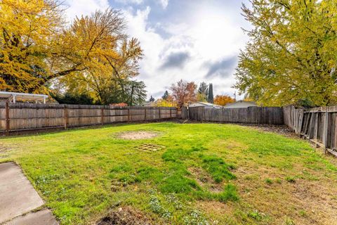 Tiny photo for 2080 College Way, Medford, OR 97504 (MLS # 220211913)