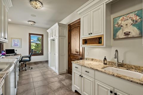 Tiny photo for 766 Meridian Road, Eagle Point, OR 97524 (MLS # 220211126)