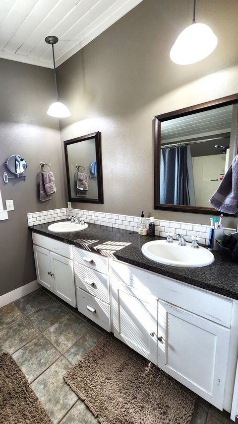 Tiny photo for 4335 NE 33rd Street, Redmond, OR 97756 (MLS # 220211129)