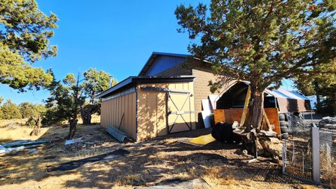 Tiny photo for 4335 NE 33rd Street, Redmond, OR 97756 (MLS # 220211129)