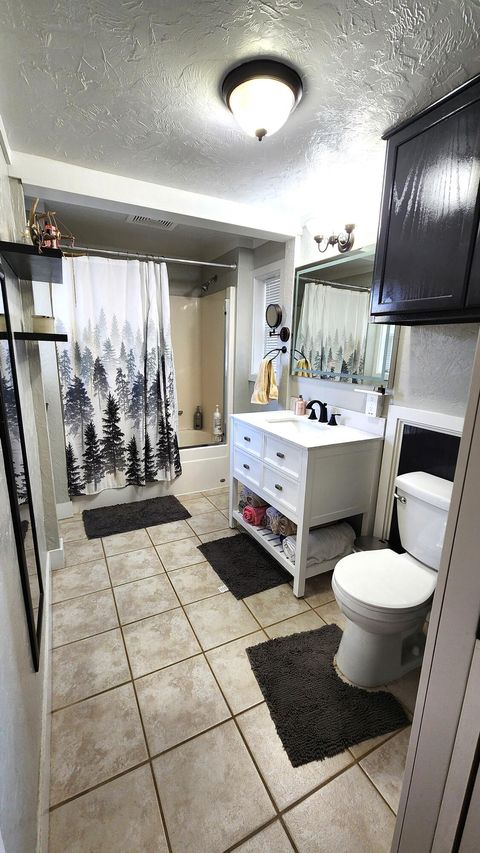 Tiny photo for 4335 NE 33rd Street, Redmond, OR 97756 (MLS # 220211129)