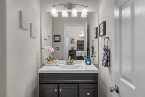 Tiny photo for 1116 Golden Pheasant Drive, Redmond, OR 97756 (MLS # 220219458)