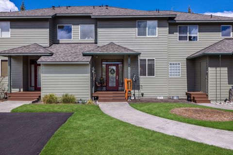 Photo of 1116 Golden Pheasant Drive, Redmond, OR 97756 (MLS # 220219458)