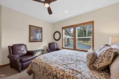 Tiny photo for 17121 Merganser Drive, Bend, OR 97707 (MLS # 220225870)