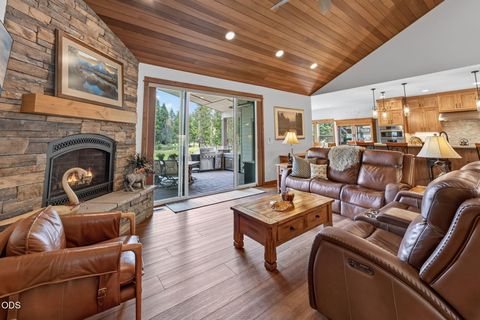 Tiny photo for 17121 Merganser Drive, Bend, OR 97707 (MLS # 220225870)