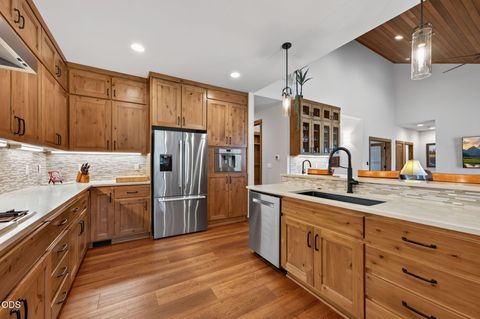 Tiny photo for 17121 Merganser Drive, Bend, OR 97707 (MLS # 220225870)