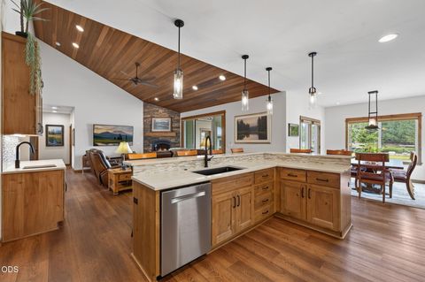 Tiny photo for 17121 Merganser Drive, Bend, OR 97707 (MLS # 220225870)
