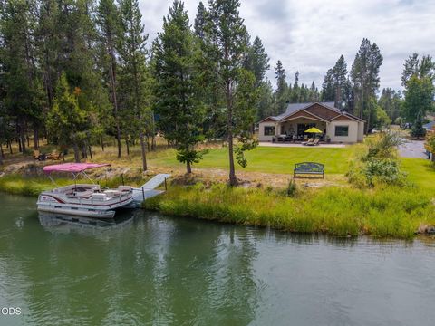 Photo of 17121 Merganser Drive, Bend, OR 97707 (MLS # 220225870)