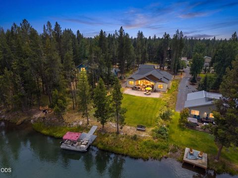 Tiny photo for 17121 Merganser Drive, Bend, OR 97707 (MLS # 220225870)