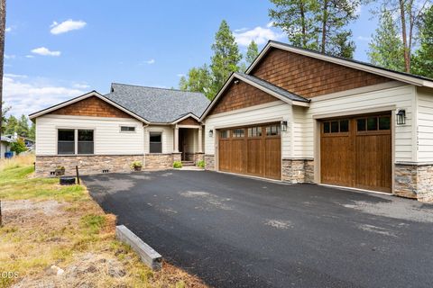 Tiny photo for 17121 Merganser Drive, Bend, OR 97707 (MLS # 220225870)