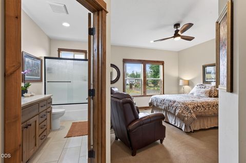 Tiny photo for 17121 Merganser Drive, Bend, OR 97707 (MLS # 220225870)