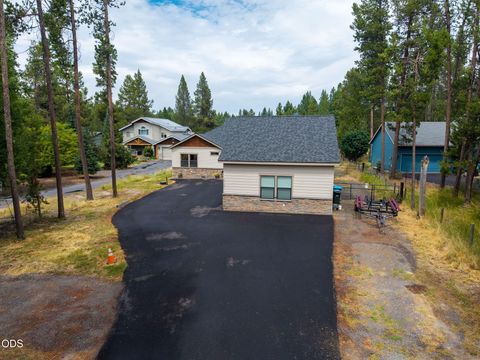 Tiny photo for 17121 Merganser Drive, Bend, OR 97707 (MLS # 220225870)