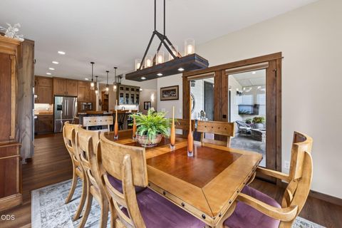 Tiny photo for 17121 Merganser Drive, Bend, OR 97707 (MLS # 220225870)