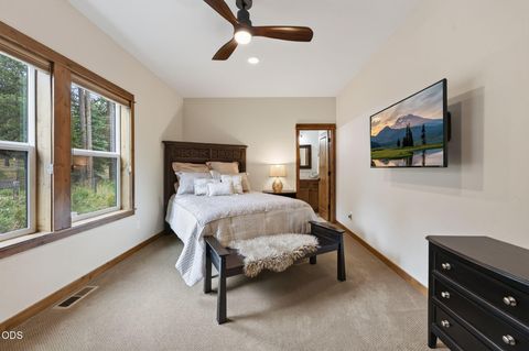Tiny photo for 17121 Merganser Drive, Bend, OR 97707 (MLS # 220225870)