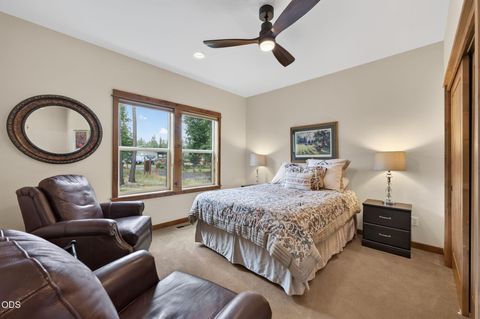 Tiny photo for 17121 Merganser Drive, Bend, OR 97707 (MLS # 220225870)