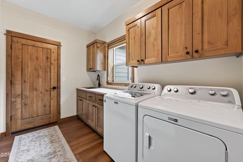 Tiny photo for 17121 Merganser Drive, Bend, OR 97707 (MLS # 220225870)