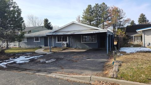 Tiny photo for 1320 Summers Lane, Klamath Falls, OR 97603 (MLS # 220214064)