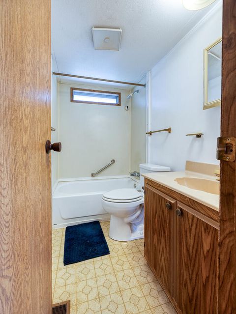 Tiny photo for 3440 Boardman Avenue, Klamath Falls, OR 97603 (MLS # 220217688)