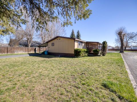Photo of 3440 Boardman Avenue, Klamath Falls, OR 97603 (MLS # 220217688)