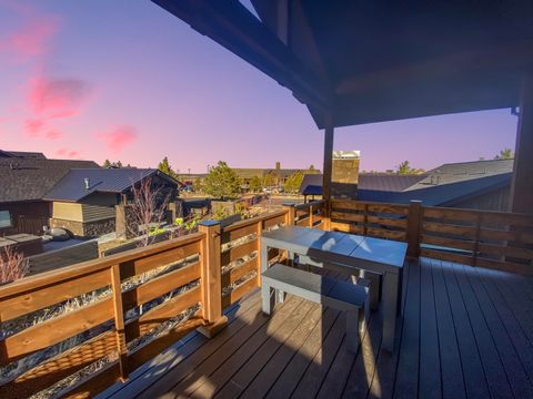 Tiny photo for 19120 Gateway Loop, Bend, OR 97702 (MLS # 220210308)
