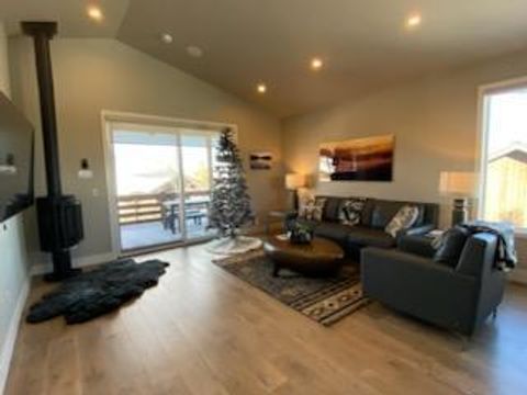Tiny photo for 19120 Gateway Loop, Bend, OR 97702 (MLS # 220210308)